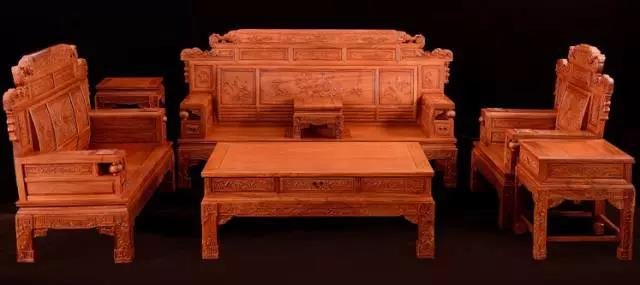 紅木家具市場(chǎng)常見的沙發(fā)款式及特點(diǎn)(圖1) 紅木家具市場(chǎng)常見的沙發(fā)款式及特點(diǎn)(圖1)